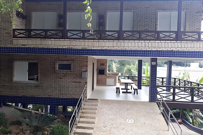 Casa da Pedra Centro (14pes) 4Suítes 5Vagas 250m