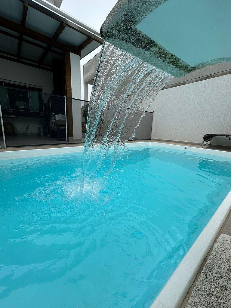 Casa c/ Piscina em Bombas (10pessoas)