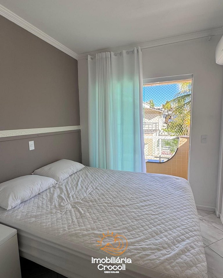 Apartamento beira-mar com piscina