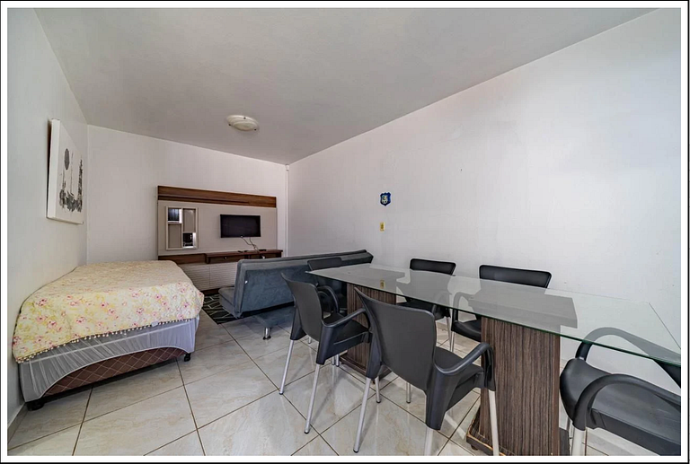 Ground Floor Apt Bombas (sleeps 5) 100m Beach w/ BBQ