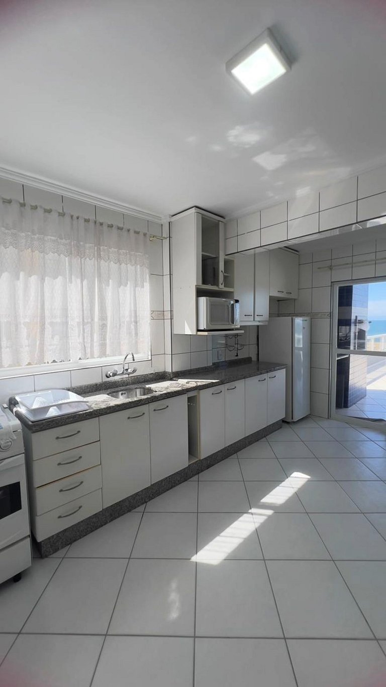 Ocean View Penthouse | Bombas | Sleeps 8 | 80m Sea